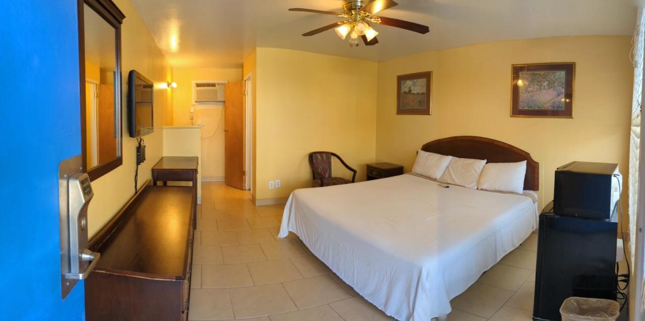 Canadian Inn Bagian luar foto