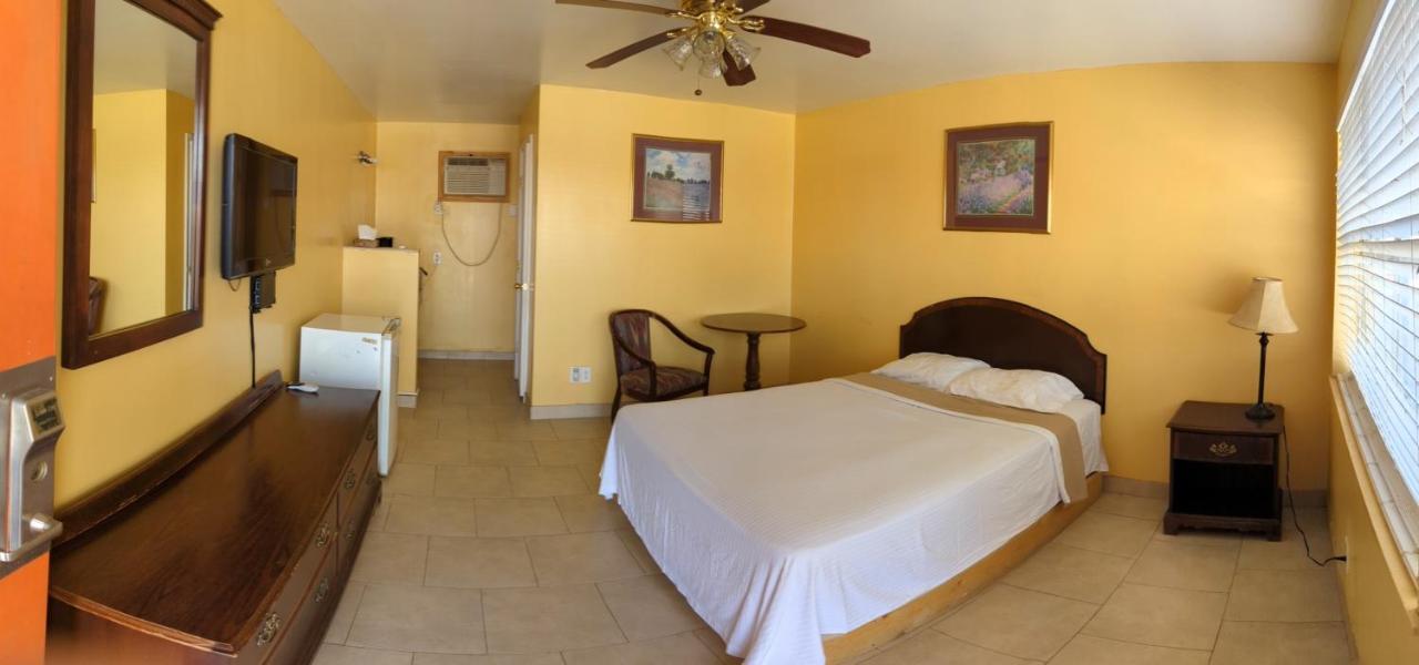 Canadian Inn Bagian luar foto